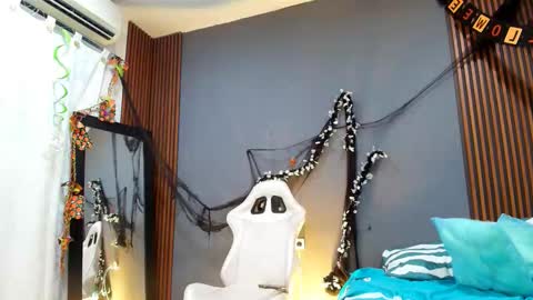 Snapshot of sofy_west chatting on October 29, 3:31 am sofy west online show from October 29, 3:31 am