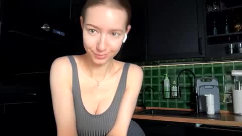 Bella online show from February 22, 3:51 am