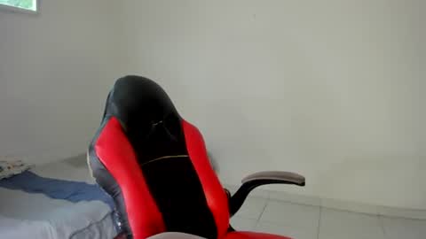 Snapshot of solar_moonie chatting on September 18, 10:01 pm Moonie online show from September 18, 10:01 pm