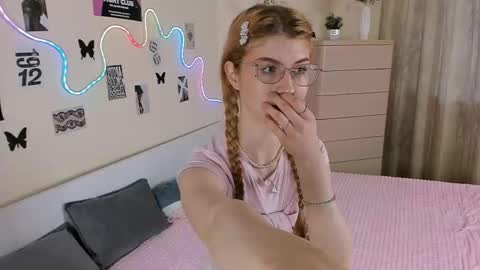 Snapshot of solarmyst chatting on March 5, 5:47 am Nana online show from March 5, 5:47 am