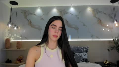 Sol Avelar online show from May 6, 11:32 pm