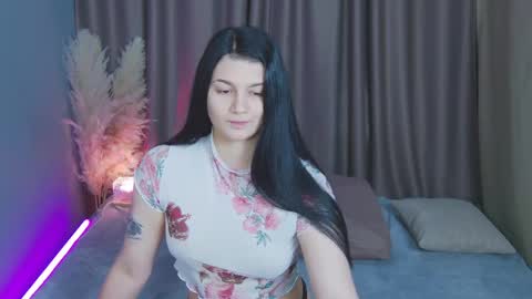 Snapshot of solazolaa chatting on June 1, 12:23 am Sonya online show from June 1, 12:23 am
