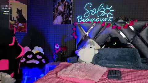 Sol  online show from April 22, 7:59 pm