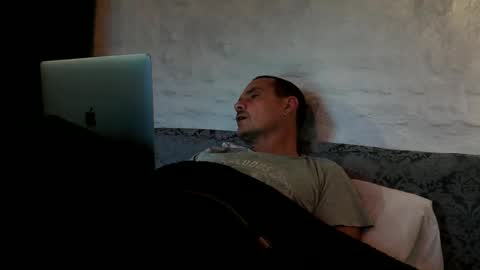 Alex Dixon online show from December 2, 8:09 am