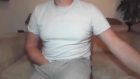 Snapshot of sole73 chatting on November 18, 1:22 am Sole Obedient online show from November 18, 1:22 am