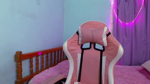 Snapshot of sole_sawa chatting on December 10, 1:11 am Sole Sawa online show from December 10, 1:11 am