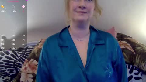 solesticia online show from January 8, 1:46 pm