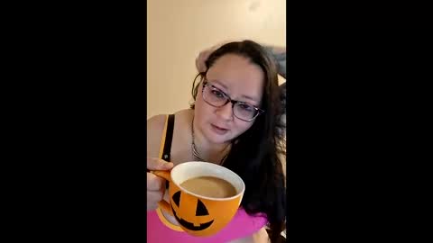 Snapshot of sologirl81 chatting on February 24, 6:06 pm sologirl81 online show from February 24, 6:06 pm