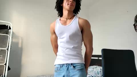 Hi Im Weller Check my Bio  online show from May 4, 9:55 pm