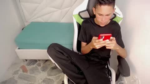 Snapshot of sombra_18 chatting on June 9, 4:57 am ESTEBAN online show from June 9, 4:57 am