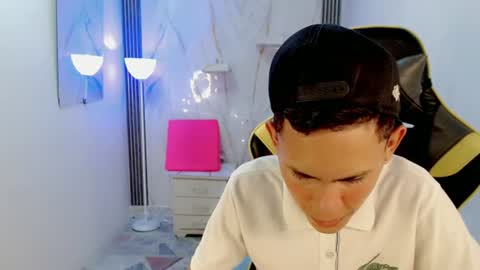 Snapshot of sombra_18 chatting on July 3, 5:19 pm ESTEBAN online show from July 3, 5:19 pm