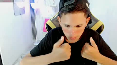 Snapshot of sombra_18 chatting on July 6, 11:18 pm ESTEBAN online show from July 6, 11:18 pm