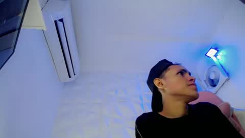 Snapshot of sombra_18 chatting on July 22, 2:14 am ESTEBAN online show from July 22, 2:14 am
