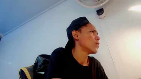 Snapshot of sombra_18 chatting on July 22, 2:20 pm ESTEBAN online show from July 22, 2:20 pm