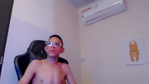 Snapshot of sombra_18 chatting on August 3, 11:41 pm ESTEBAN online show from August 3, 11:41 pm