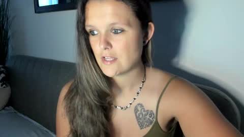 Snapshot of someonesday chatting on October 27, 6:17 am SomeonesDay online show from October 27, 6:17 am