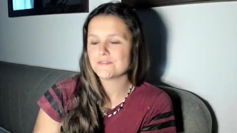 Snapshot of someonesday chatting on November 18, 6:29 am SomeonesDay online show from November 18, 6:29 am