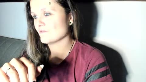 Snapshot of someonesday chatting on December 3, 10:08 pm SomeonesDay online show from December 3, 10:08 pm