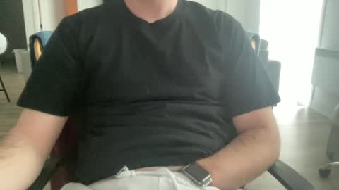 Snapshot of someoneyoudontsee chatting on September 25, 1:37 pm someoneyoudontsee online show from September 25, 1:37 pm