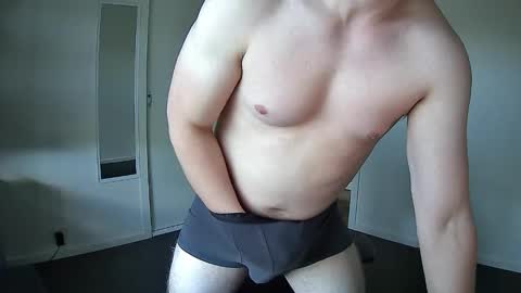 Snapshot of somethingsexysam chatting on January 24, 6:24 am Edging Sam JOI online show from January 24, 6:24 am