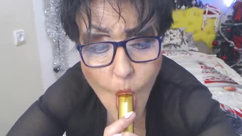 Snapshot of sondrariddle chatting on January 14, 3:43 am sondrariddle online show from January 14, 3:43 am