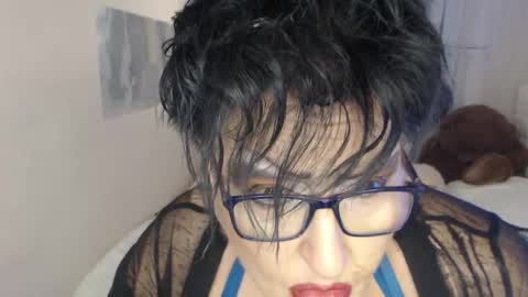 Snapshot of sondrariddle chatting on November 11, 9:15 pm sondrariddle online show from November 11, 9:15 pm