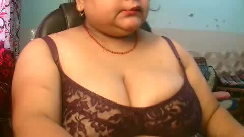 Snapshot of soni88888 chatting on May 2, 5:01 am soni88888 online show from May 2, 5:01 am