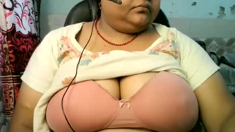 Snapshot of soni88888 chatting on July 2, 5:24 am soni88888 online show from July 2, 5:24 am