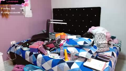 sonialatin69 online show from February 7, 9:15 pm