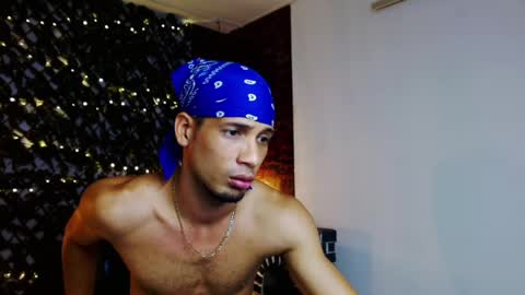Snapshot of sonicj25_ chatting on December 20, 7:33 am SONIC online show from December 20, 7:33 am