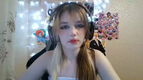 Mila online show from July 22, 3:15 pm