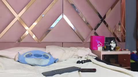 Snapshot of sophia_grand chatting on May 10, 9:53 pm Sophia Grand online show from May 10, 9:53 pm