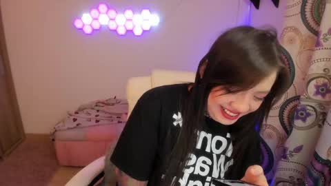 Snapshot of sophia_grants chatting on April 28, 2:27 am sophia_grants online show from April 28, 2:27 am