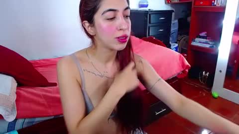 Snapshot of sophia_greey chatting on May 14, 10:11 am sophia_greey online show from May 14, 10:11 am