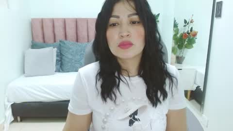 Snapshot of sophia_hadid chatting on May 5, 7:55 pm Sophia online show from May 5, 7:55 pm