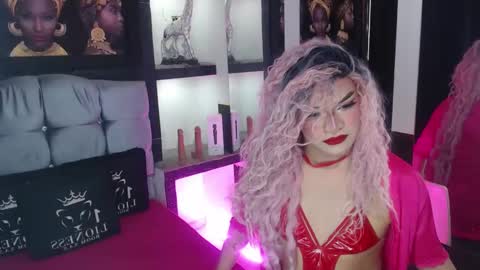 Snapshot of sophia_hott01 chatting on September 26, 12:09 pm sophia_hott01 online show from September 26, 12:09 pm