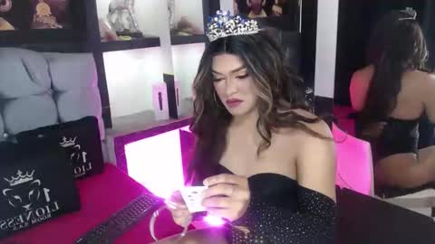 Snapshot of sophia_hott01 chatting on October 10, 12:04 pm sophia_hott01 online show from October 10, 12:04 pm