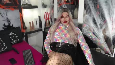 Snapshot of sophia_hott01 chatting on October 31, 5:14 pm sophia_hott01 online show from October 31, 5:14 pm