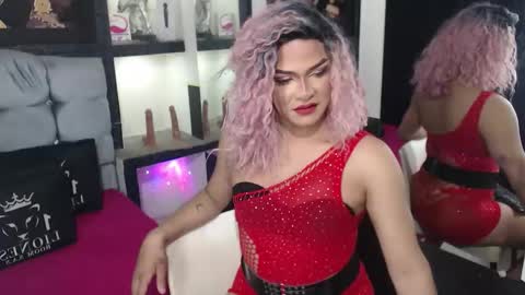 Snapshot of sophia_hott01 chatting on December 4, 12:25 pm sophia_hott01 online show from December 4, 12:25 pm