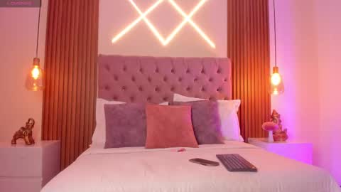 sophia_turneer online show from September 11, 2:00 am