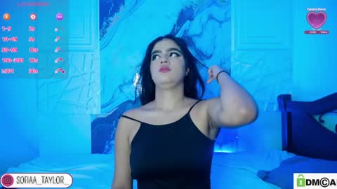 Snapshot of sophiaa_taylor_ chatting on April 12, 5:01 am online show from April 12, 5:01 am