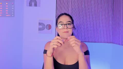 Snapshot of sophiaa_taylor_ chatting on May 23, 1:48 pm online show from May 23, 1:48 pm