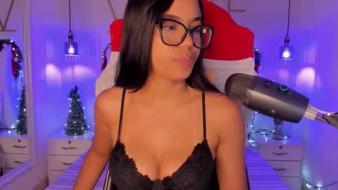 Sophie Hill  online show from December 17, 8:04 pm