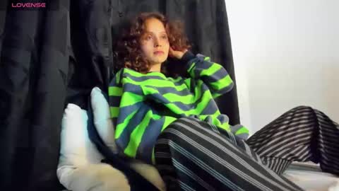 sophiamiller6 online show from April 20, 9:34 am