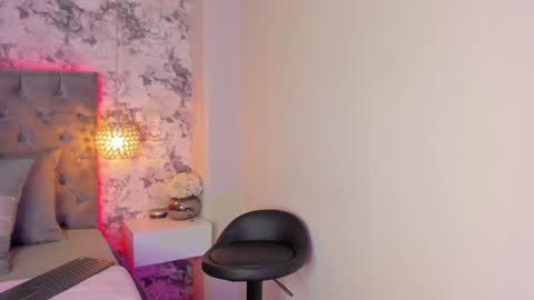 Snapshot of sophidavis chatting on December 14, 2:01 am Sophi online show from December 14, 2:01 am