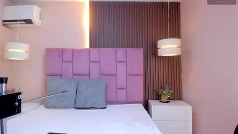   online show from April 28, 12:10 pm