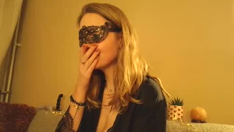 Snapshot of sophie_and_joost_luckydip chatting on March 5, 6:48 pm Sophie And Joost Luckydips Cam online show from March 5, 6:48 pm