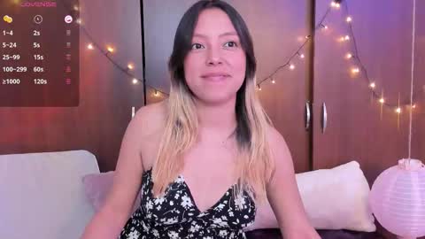 Snapshot of sophie_demoiselle chatting on September 23, 2:09 pm                       online show from September 23, 2:09 pm