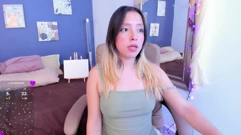 Snapshot of sophie_demoiselle chatting on October 25, 4:35 pm                       online show from October 25, 4:35 pm