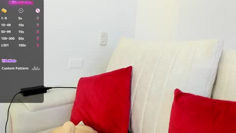 Snapshot of sophie_evanss_ chatting on December 4, 2:31 am online show from December 4, 2:31 am